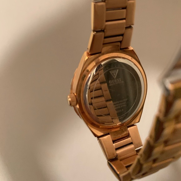 Guess women’s watch main image 10
